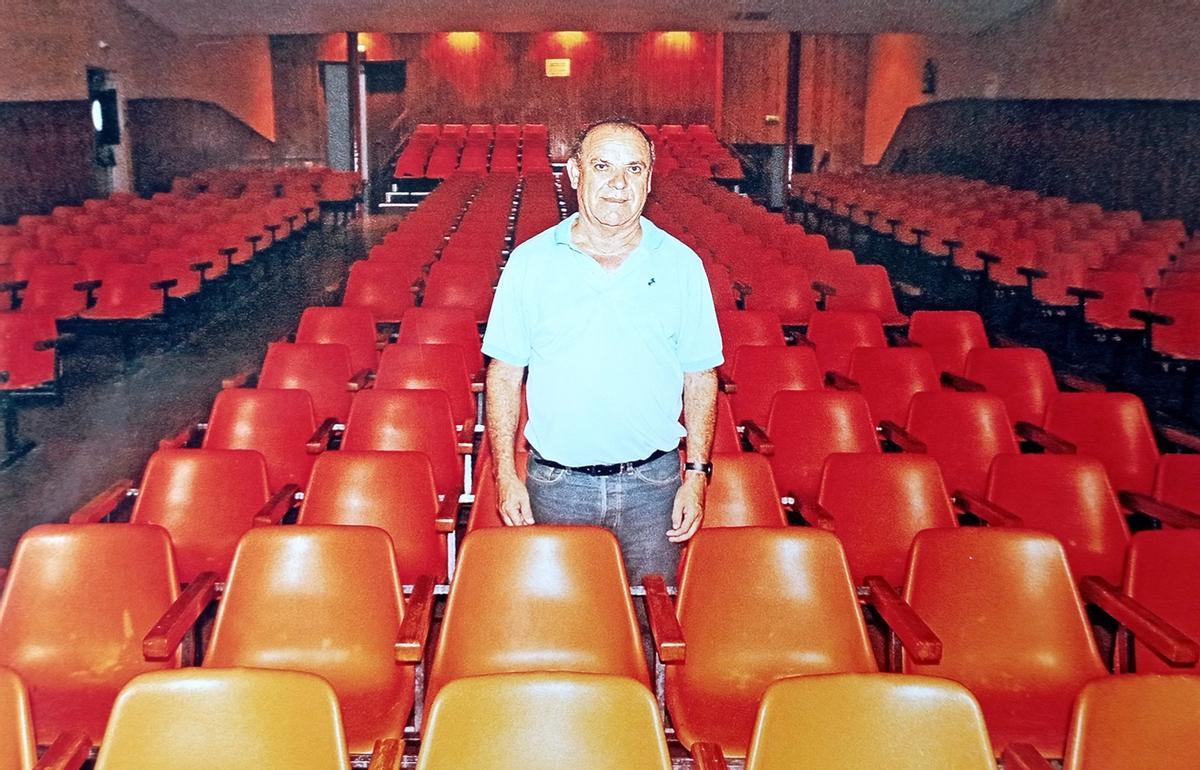 En el salón de actos del colegio, una reforma que llevó a cabo con vistas al centenario del centro, en 1982.