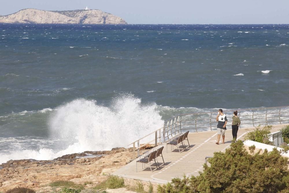 El viento vara ocho barcos en Sant Antoni