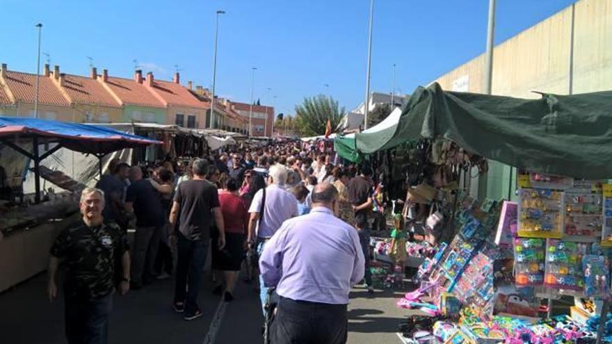 La Fira del Mussol llenó de actividad la avenida Corts Valencianes de l&#039;Alcora.