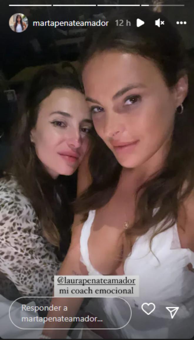 Marta Peñate con su hermana