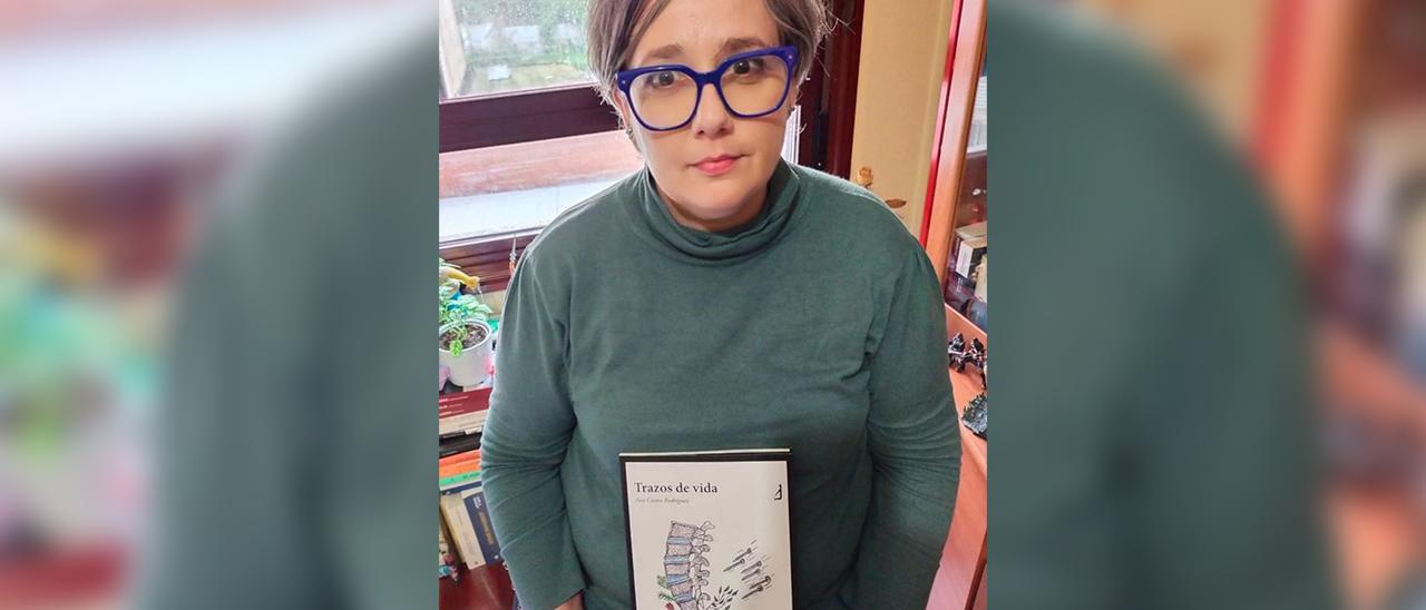 Ana Castro, con su libro &quot;Trazos de vida&quot;