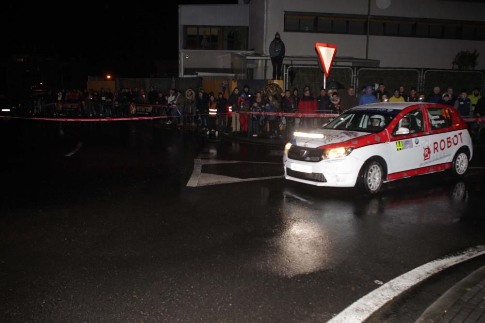 El vigente campeón vence en la primera especial y en el Tramo Cronometrado de Calificación.