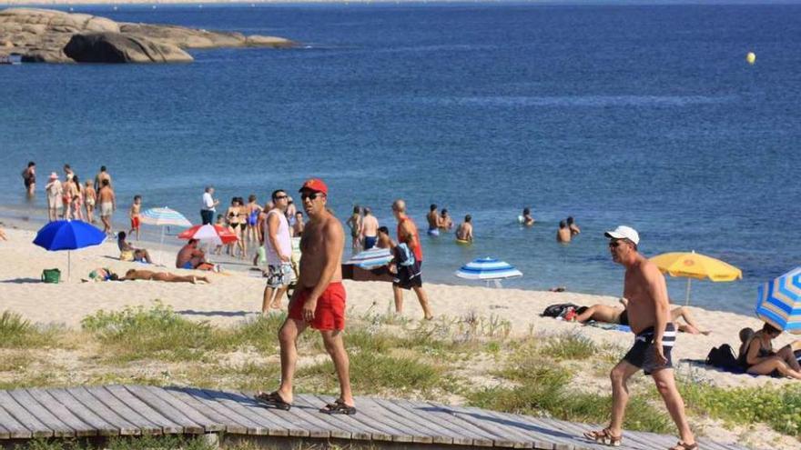 La playa grovense de Raeiros. // Muñiz