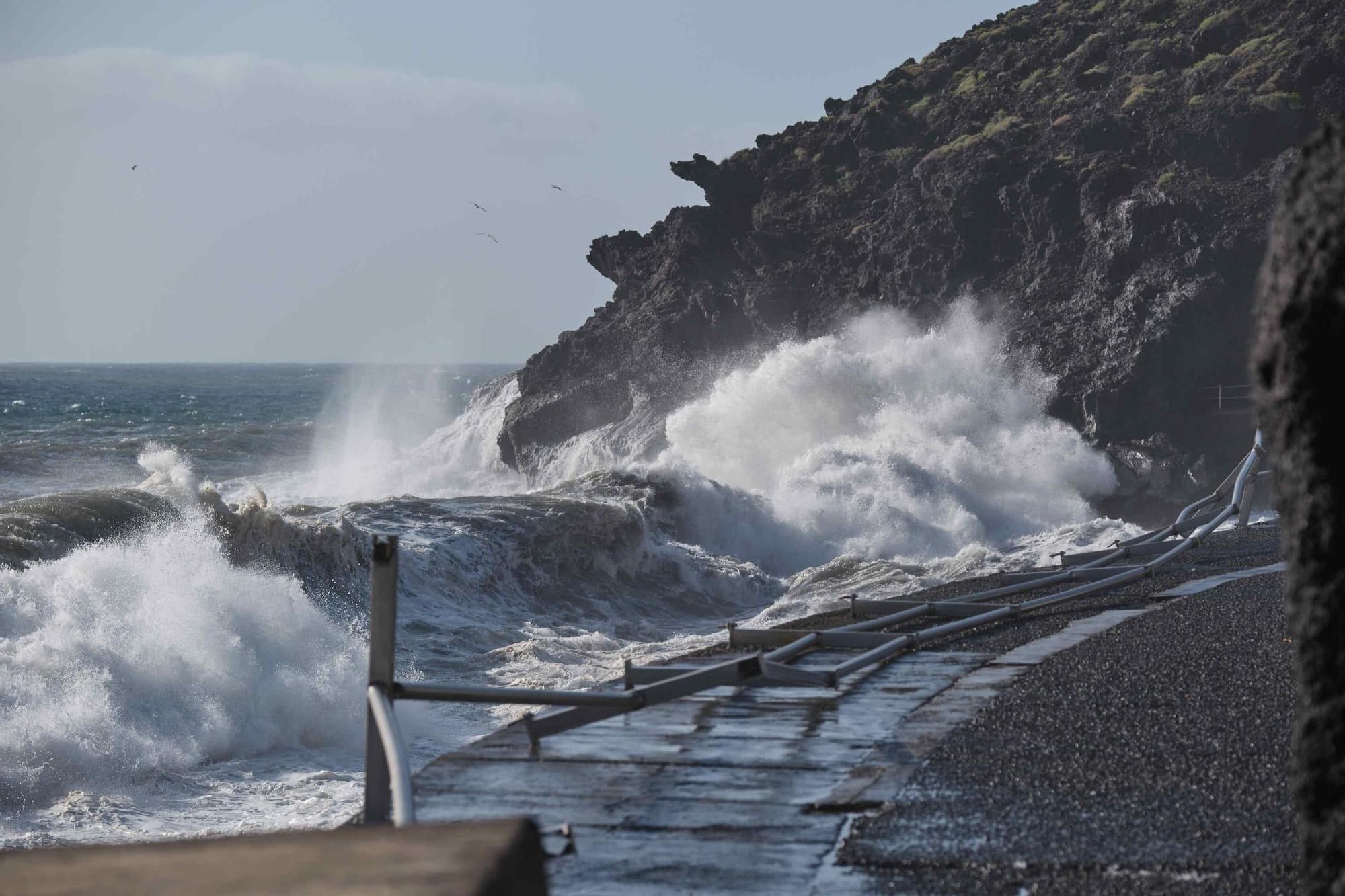 Efectos del fuerte oleaje en la costa de Tenerife