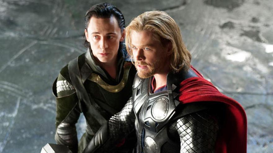 Chris Hemsworth y Tom Hiddlestone en &#039;Thor&#039;.