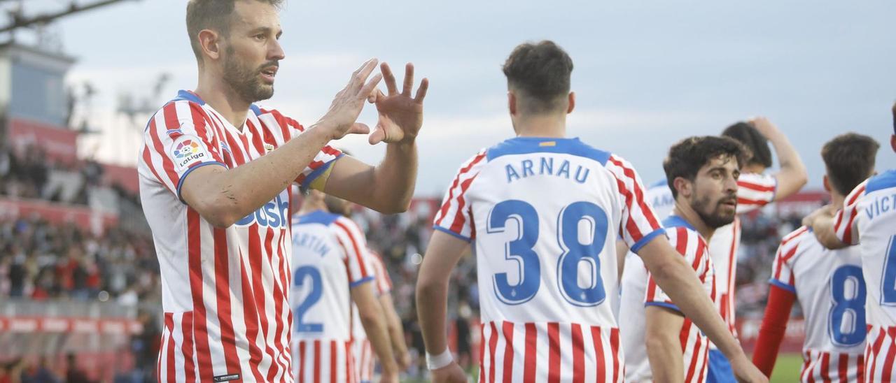 Stuani celebra un gol
contra la Reial Societat B
a Montilivi.  ANIOL RESCLOSA