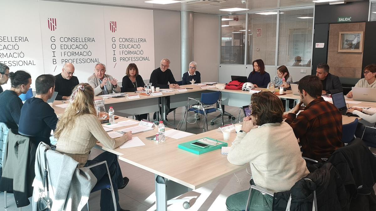 Mesa Sectorial en la conselleria de Educación esta mañana.