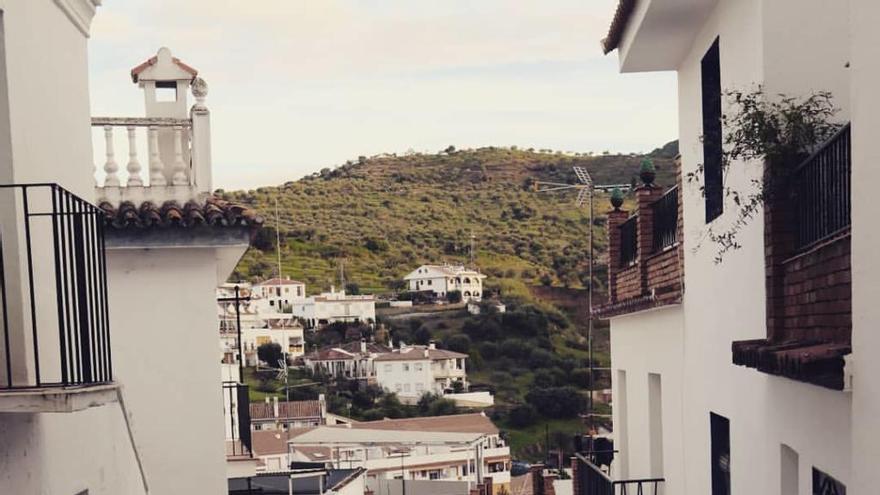 Panorámica de la calle Hondillo, en Tolox