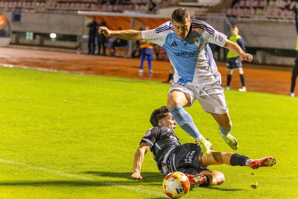 Agónico triunfo del Compostela ante el Noya