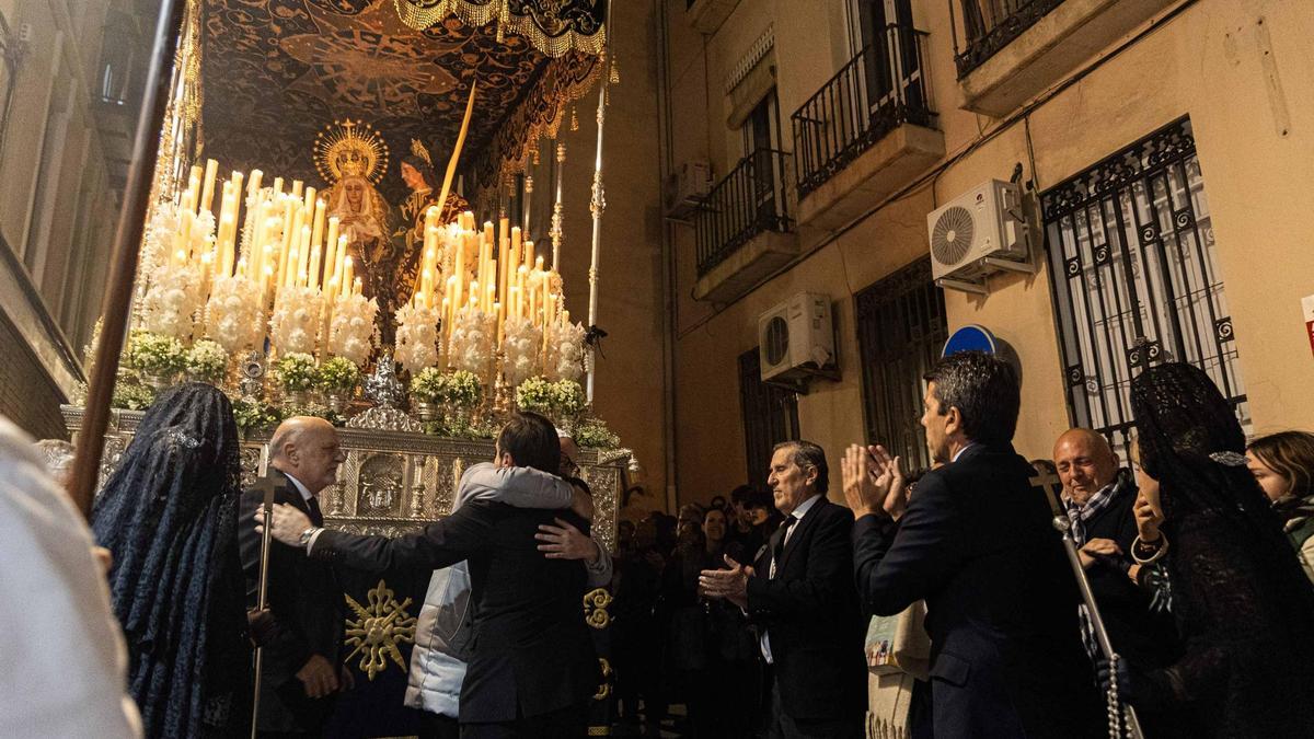 Espectacular levantá de Nuestra Señora de los Dolores Coronada el Martes Santo en Alicante