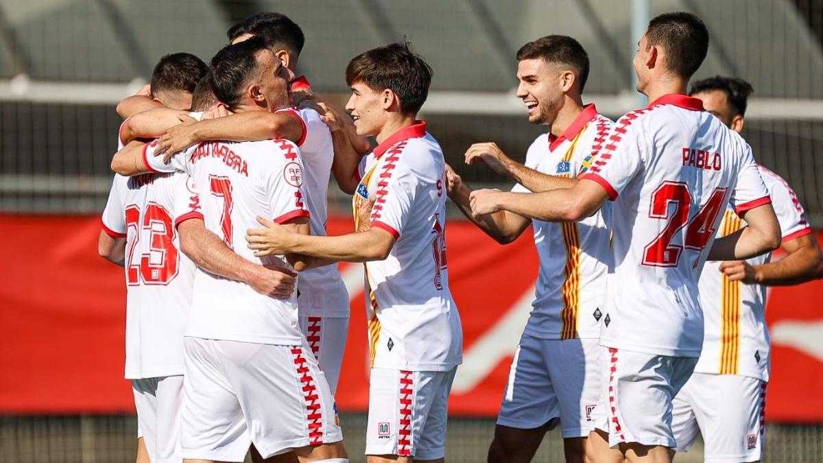 Los futbolistas cuadribarrados celebran un tanto