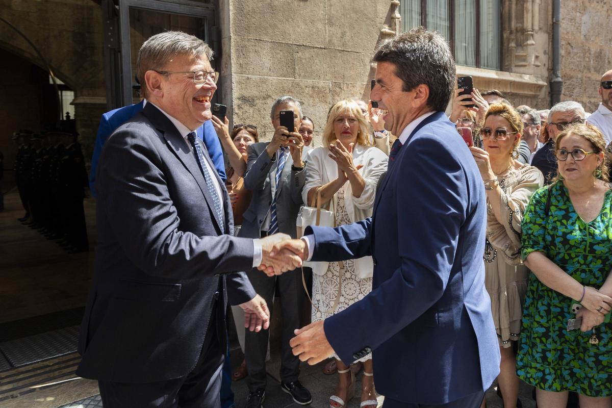 Puig recibe a Mazón en el Palau tras su investidura.