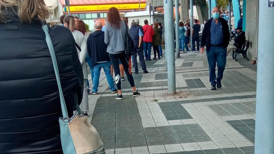 Fila en los alrededores de Balaídos.