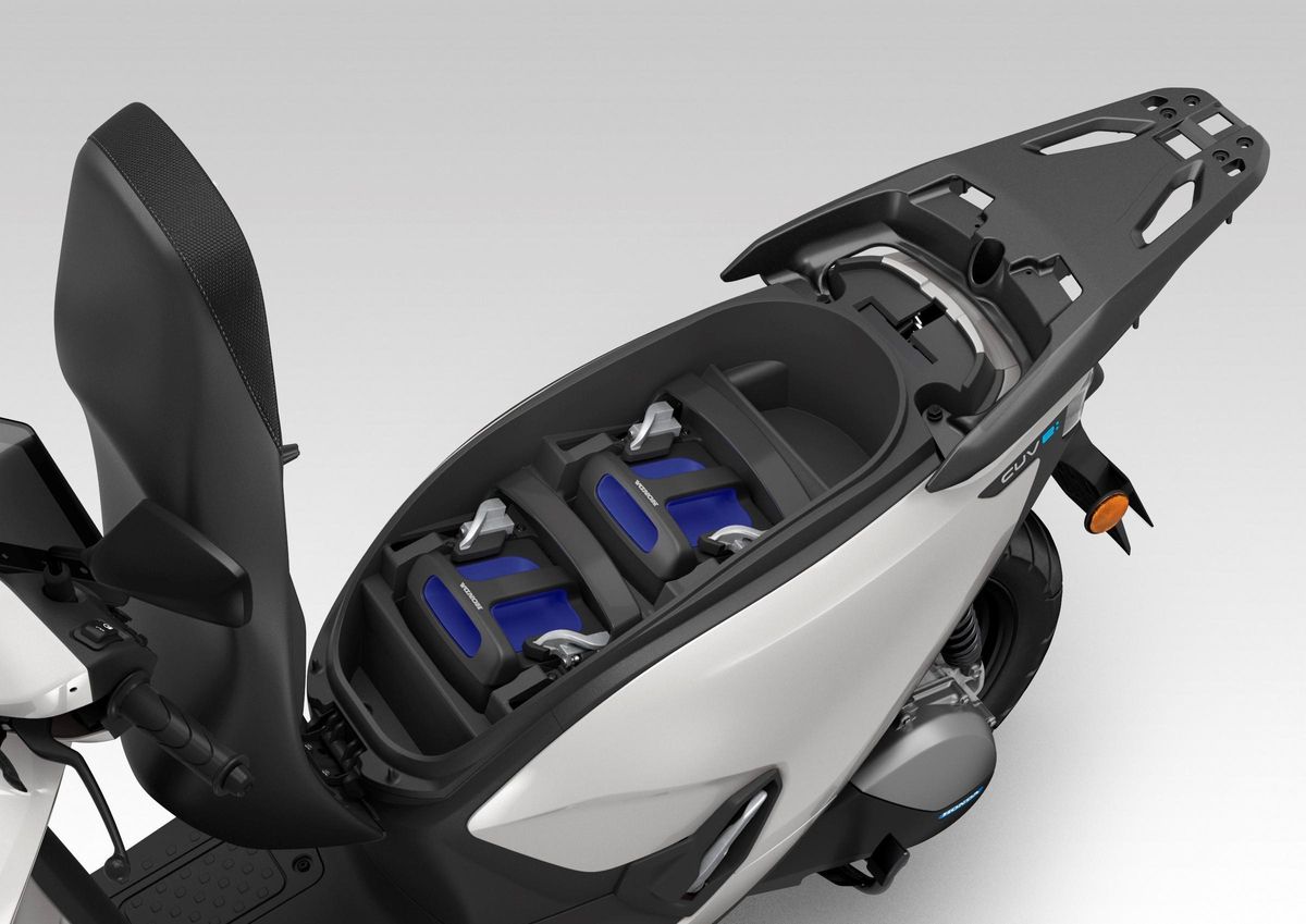 Está impulsado por dos baterías extraíbles Honda Mobile Power Pack e
