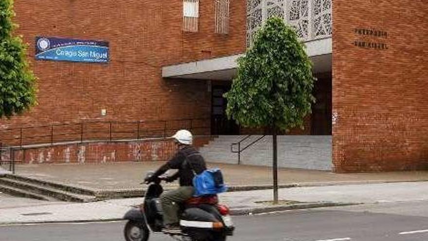 &quot;Al colegio San Miguel no le importamos ni el alumno ni yo&quot;, asegura la profesora apartada