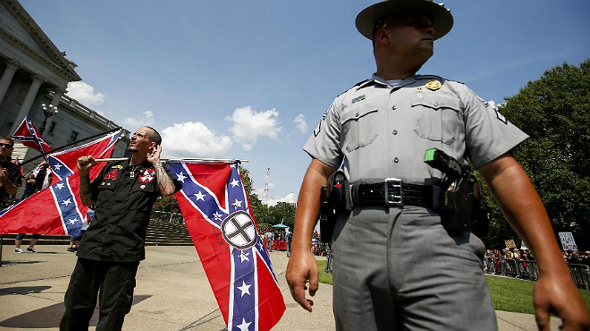 El grup racista KKK té en la bandera confederada un dels seus símbols.