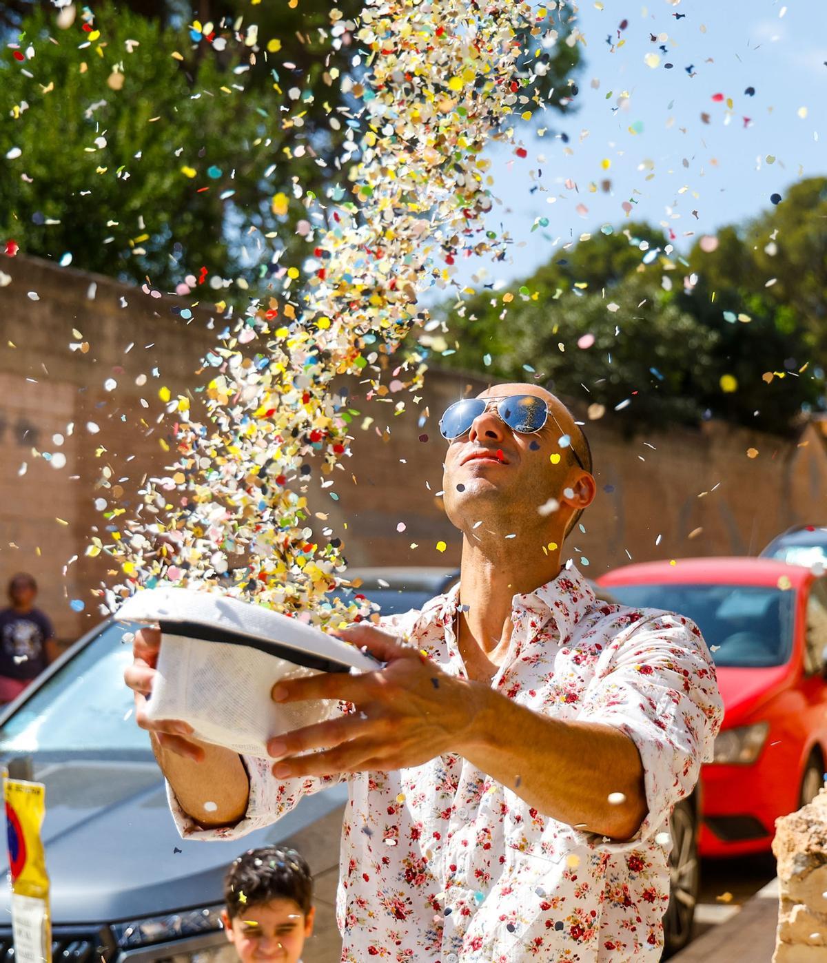 Bétera se rinde a la Rodà: confeti, pólvora y 16 Alfàbegues con nombre de mujer