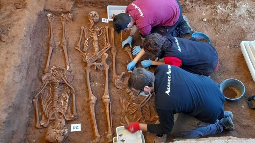 Exhuman los restos del exalcalde de Morella Domingo Borrás en Castelló