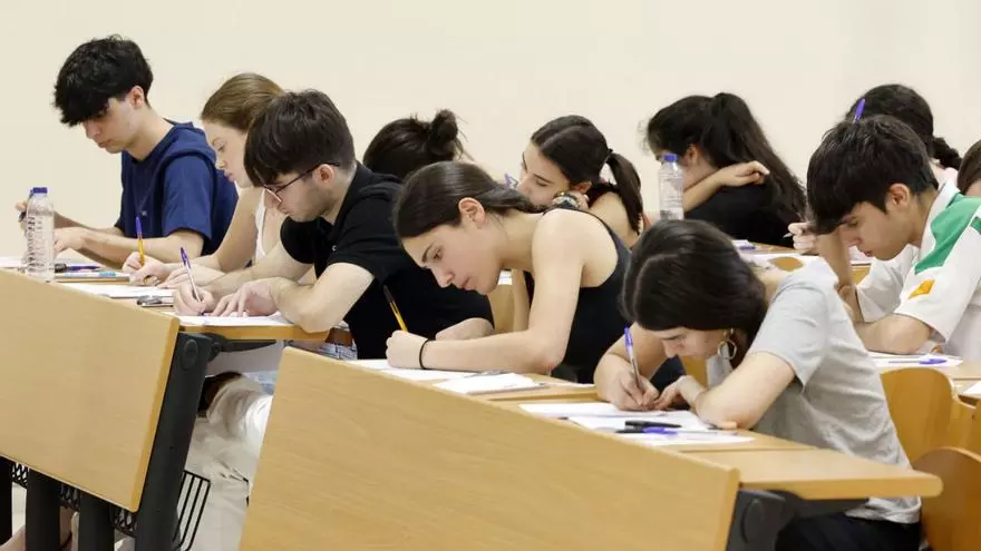 Los jóvenes del centro de Vigo van el triple a la universidad que los del barrio de Coia