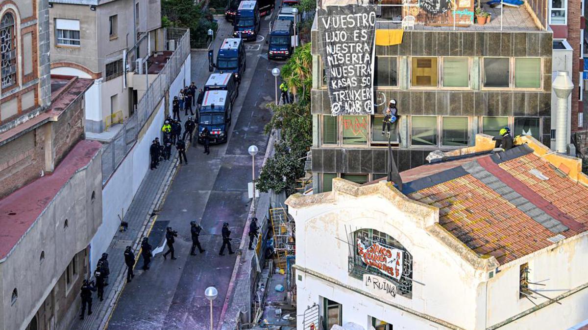 Desalojo de las casas ocupadas de El Kubo y La Ruïna en la Bonanova