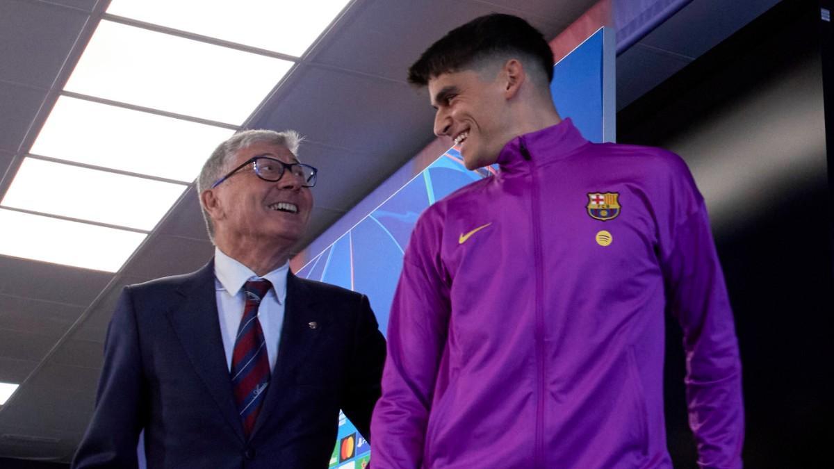 La Posesión 3x15 | La verdad sobre la no comparecencia de De Jong en la rueda de prensa