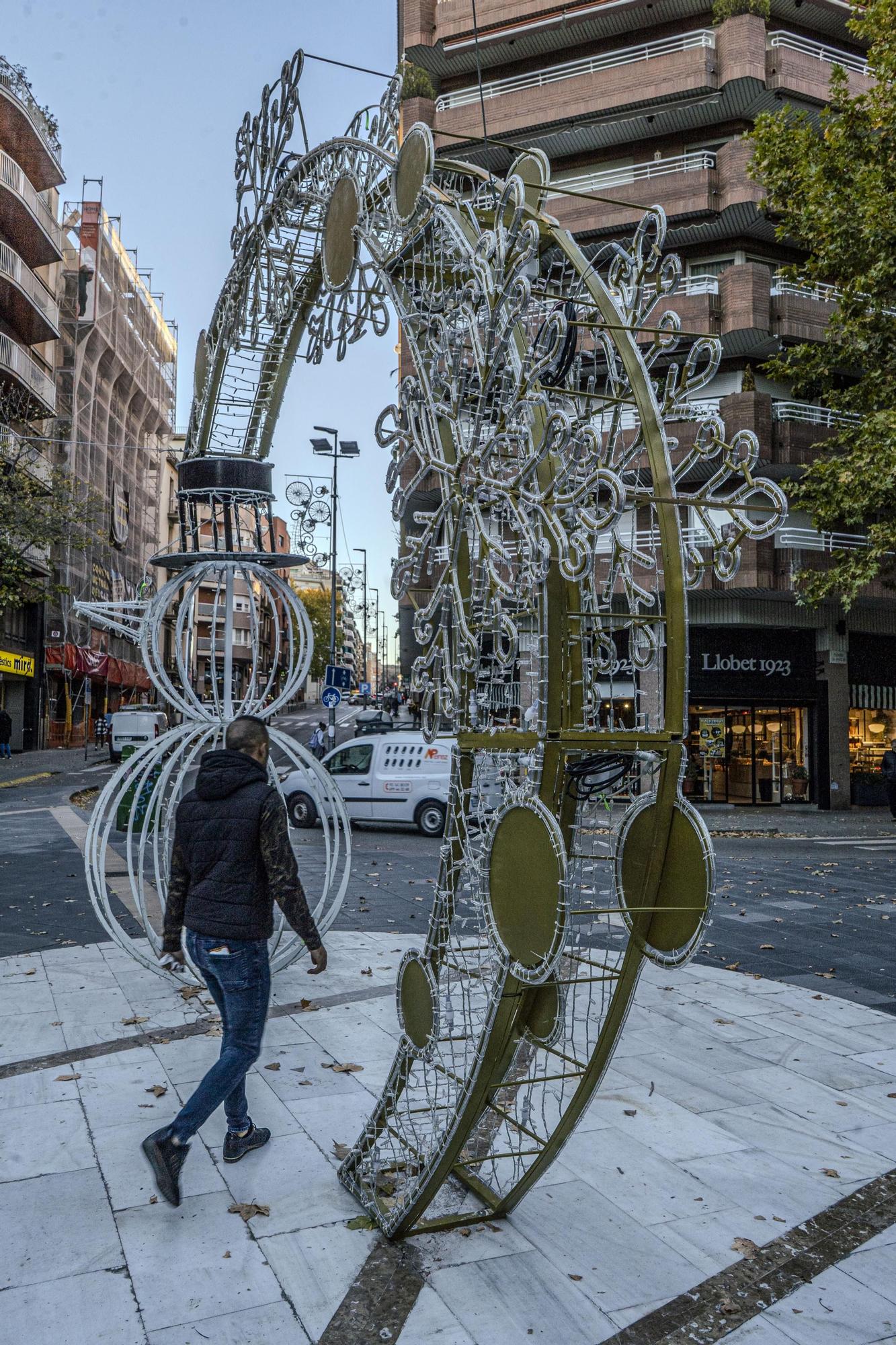 Manresa ja té la il·luminació de Nadal de Crist Rei i la plaça de la Creu