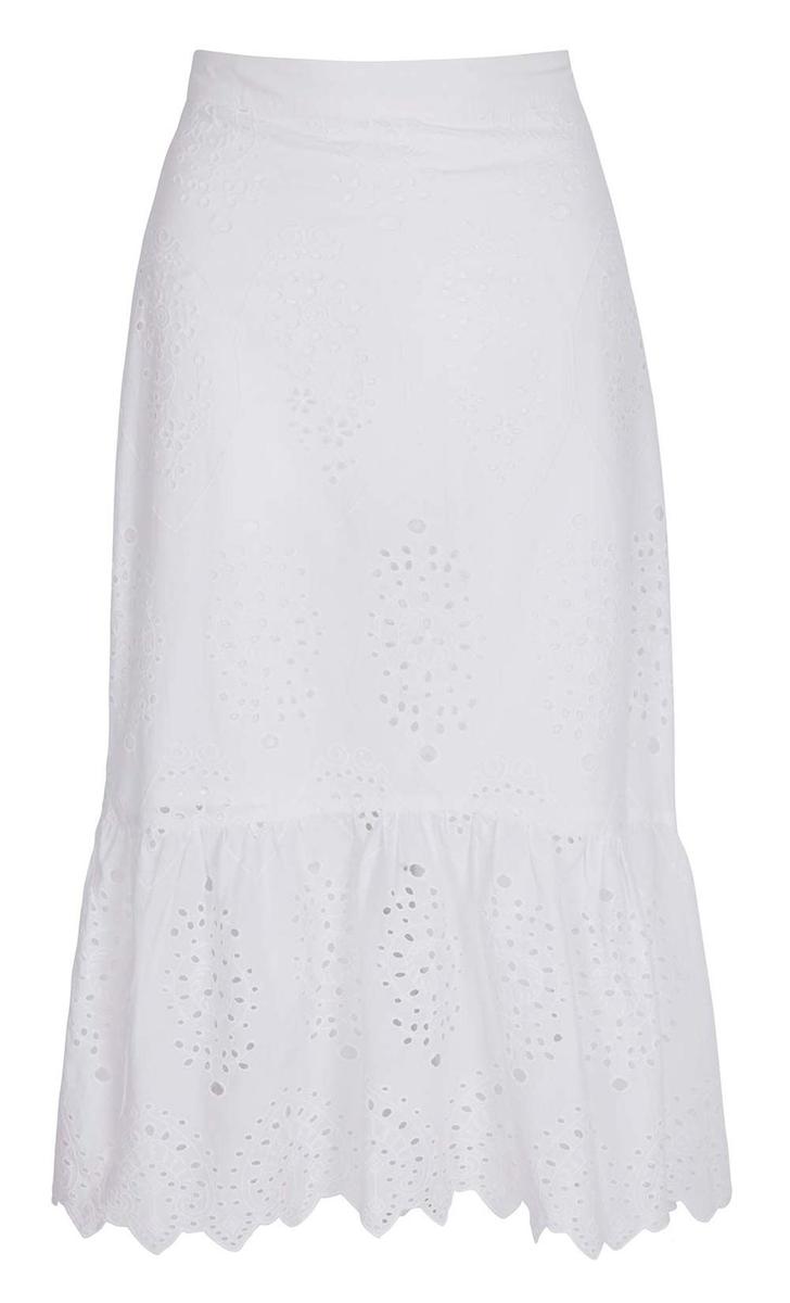 Falda midi blanca de algodón de find. (Precio: 31,50 euros a 45,00 euros)