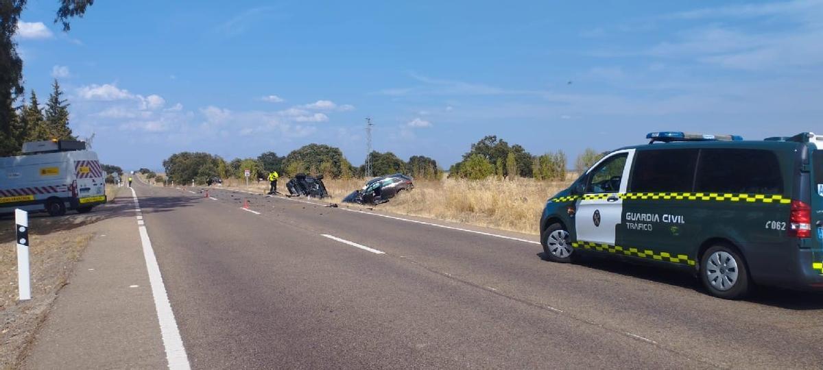 Las imágenes del accidente mortal en la carretera entre Cáceres y Badajoz