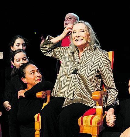 Nuria Espert con la Escuela de Teatro de Gijón