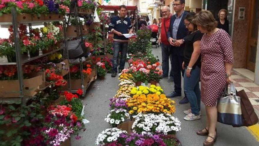 Almussafes amplía y dinamiza su mercado ambulante