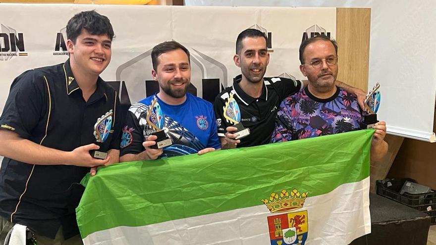 Dos medallas de plata, muy buen botín para la participación extremeña en el Campeonato de España de dardos