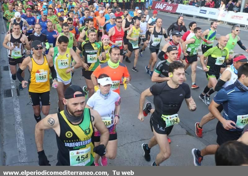 Atletas en el IX Marató BP de Castellón