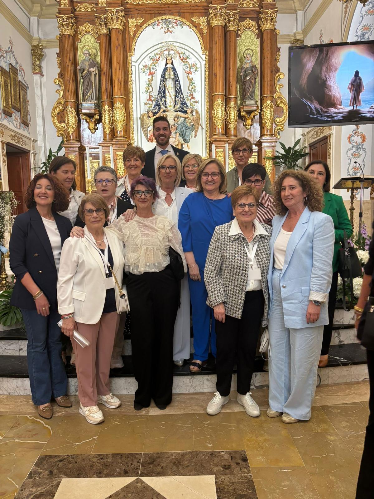 La cita incluyó una parada en la iglesia de Anna, con la celebración de la misa.