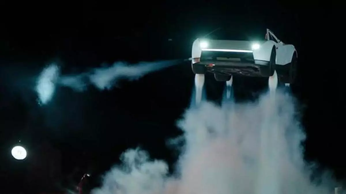 Tesla desafía la física con el nuevo Roadster: propulsores de SpaceX y una variante capaz de volar