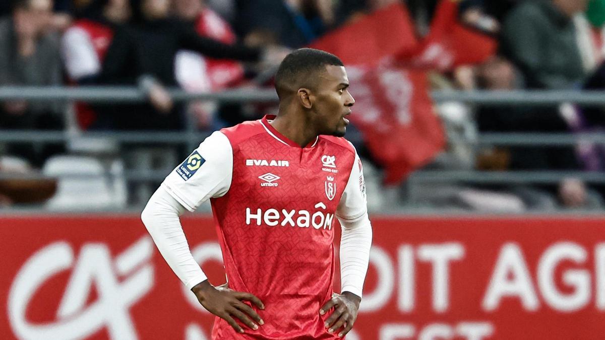 El Levante se queda sin el fichaje de Sergio Akieme