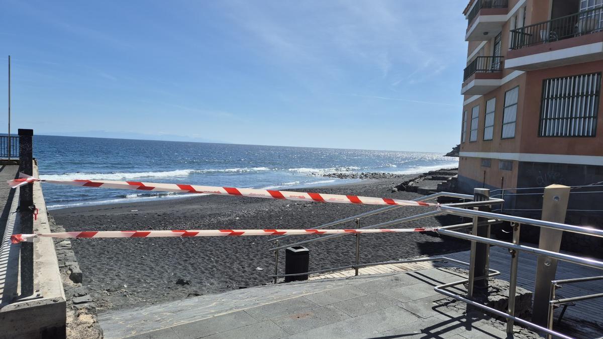 Playas de Los Guanches y Olegario cerradas al baño