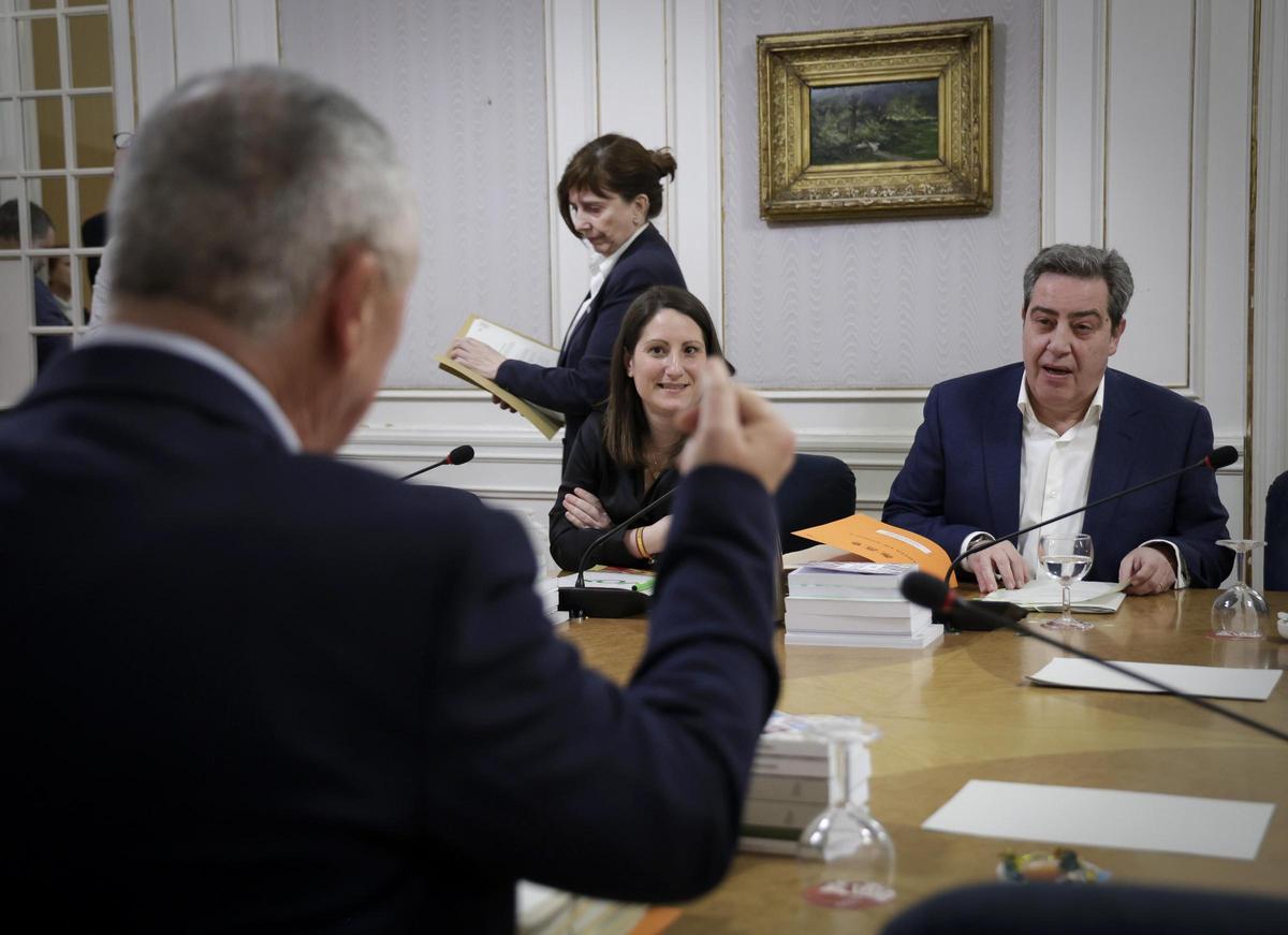El síndic de Vox, José María Llanos, durante la junta de portavoces, este martes en las Corts.