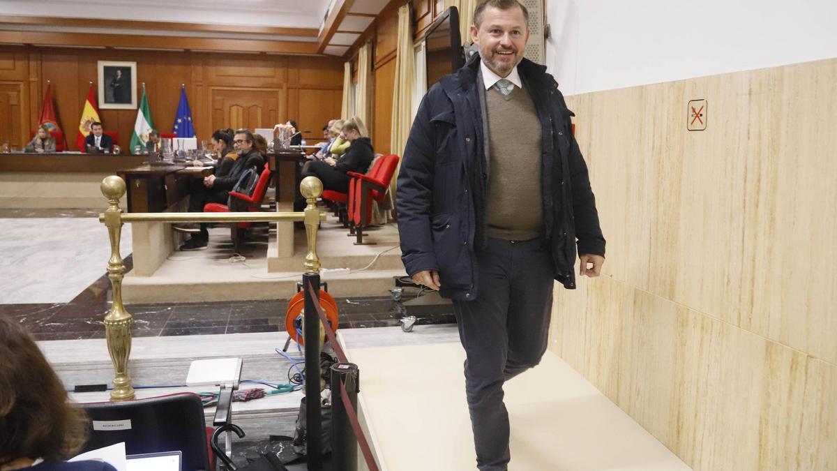 El exconcejal de Infraestructuras David Dorado, en un Pleno del Ayuntamiento de Córdoba.