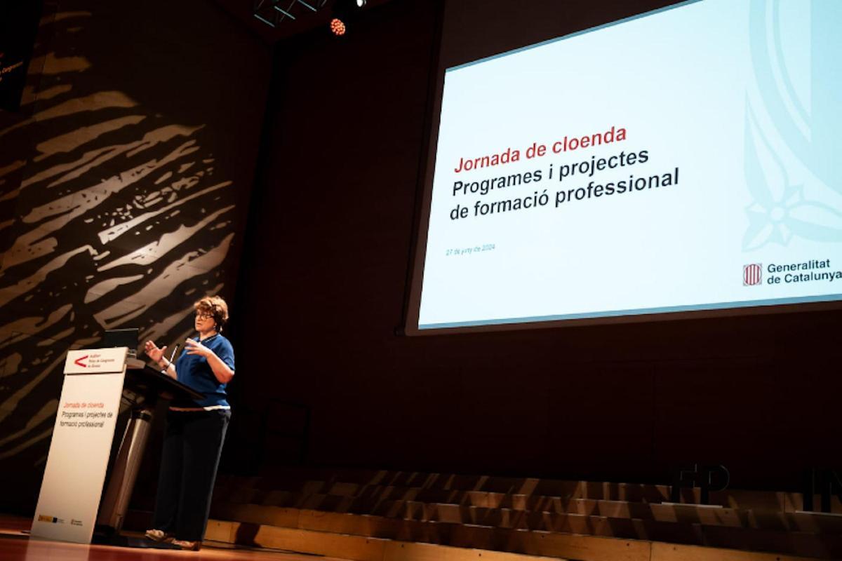 La consellera cloent la jornada sobre formació professional a Girona.