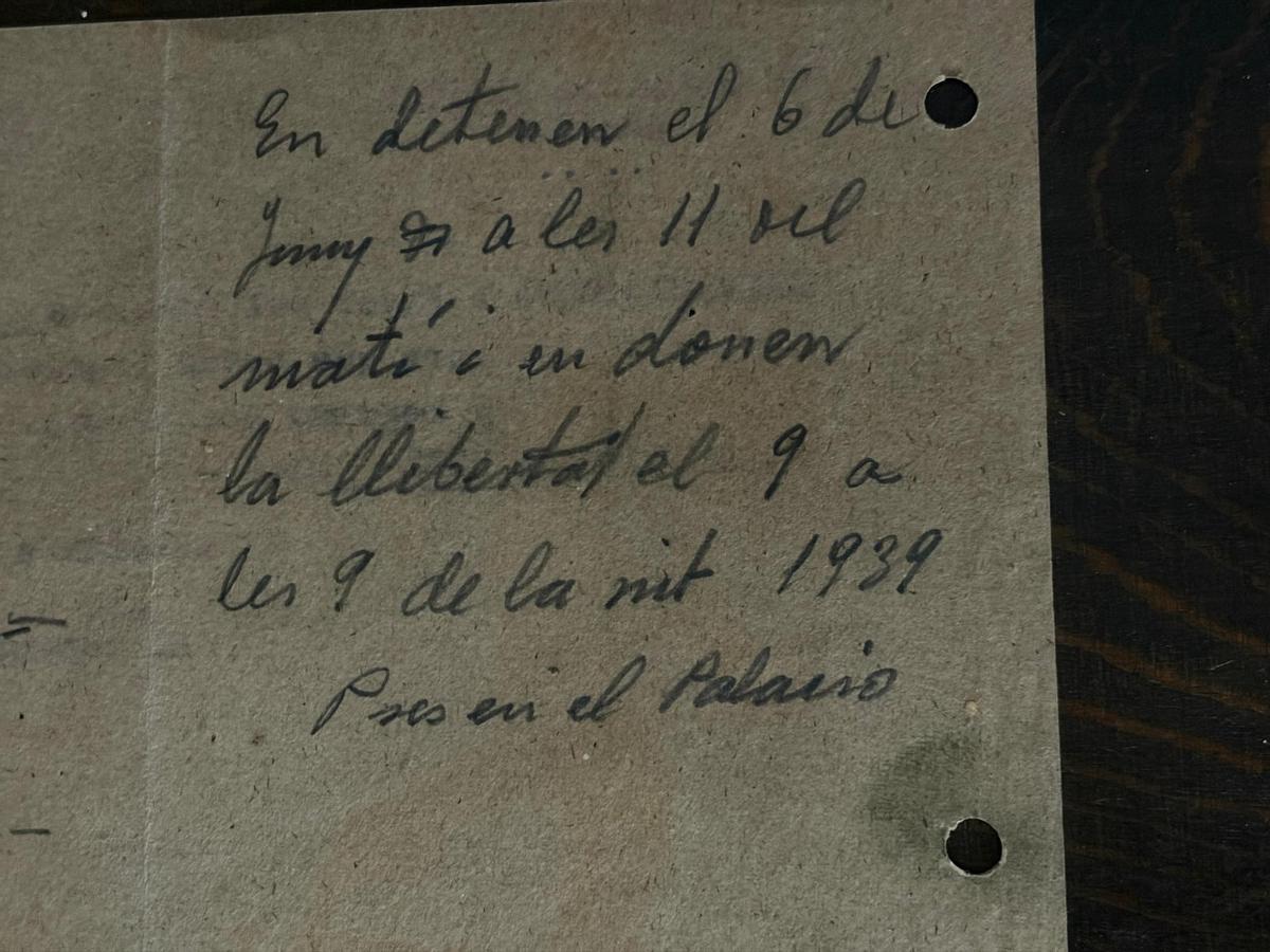 Imagen de la nota manuscrita por el propio Segrelles dando testimonio de su paso por prisión.