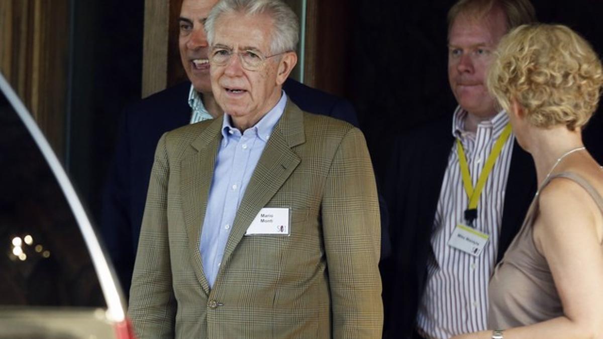 El primer ministro italiano, Mario Monti, llega a la Allen Conference de Sun Valley.