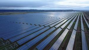 Una planta de energía solar fotovoltaica de Naturgy.