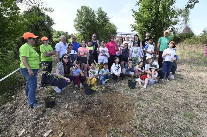 Lavadores planta la semilla de la futura área recreativa de su monte comunal