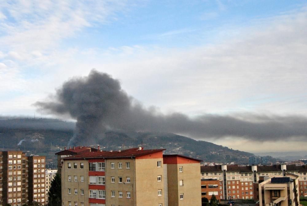 Incendio en un local de Oviedo