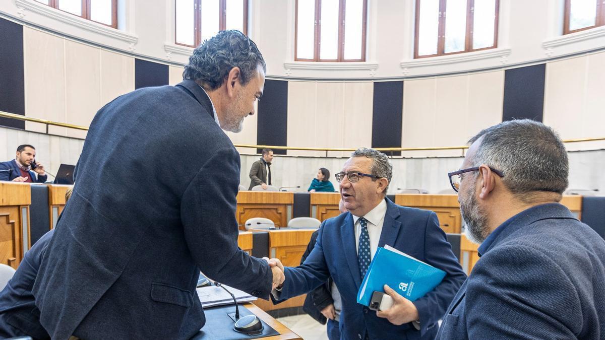 El PSOE carga contra el recorte de la ayuda a los municipios de la Diputación de Alicante y Toni Pérez vuelve a señalar al Gobierno por las reglas fiscales