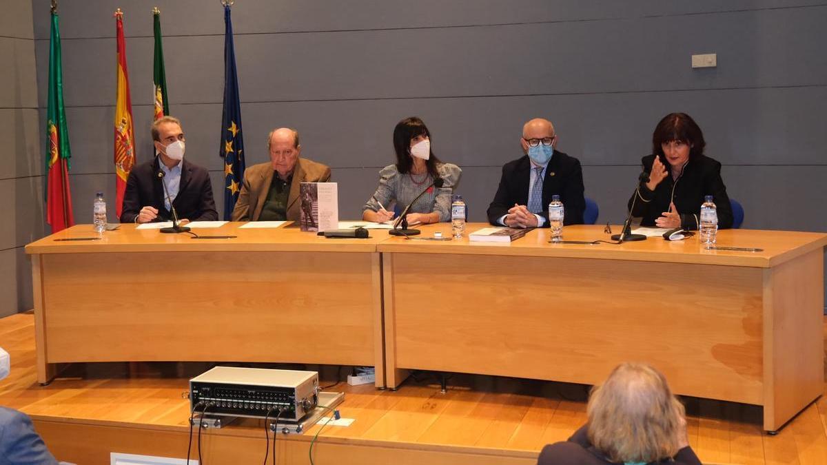 Asistentes al acto de presentación, ayer, en el Meiac.