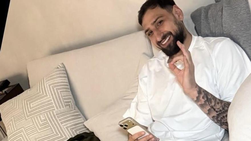 Gianluigi Donnarumma se convierte en 'murciélago'
