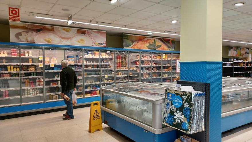 El atracador del supermercado de la recta de Peñaflor, en Grado, perdió parte del botín en la huida