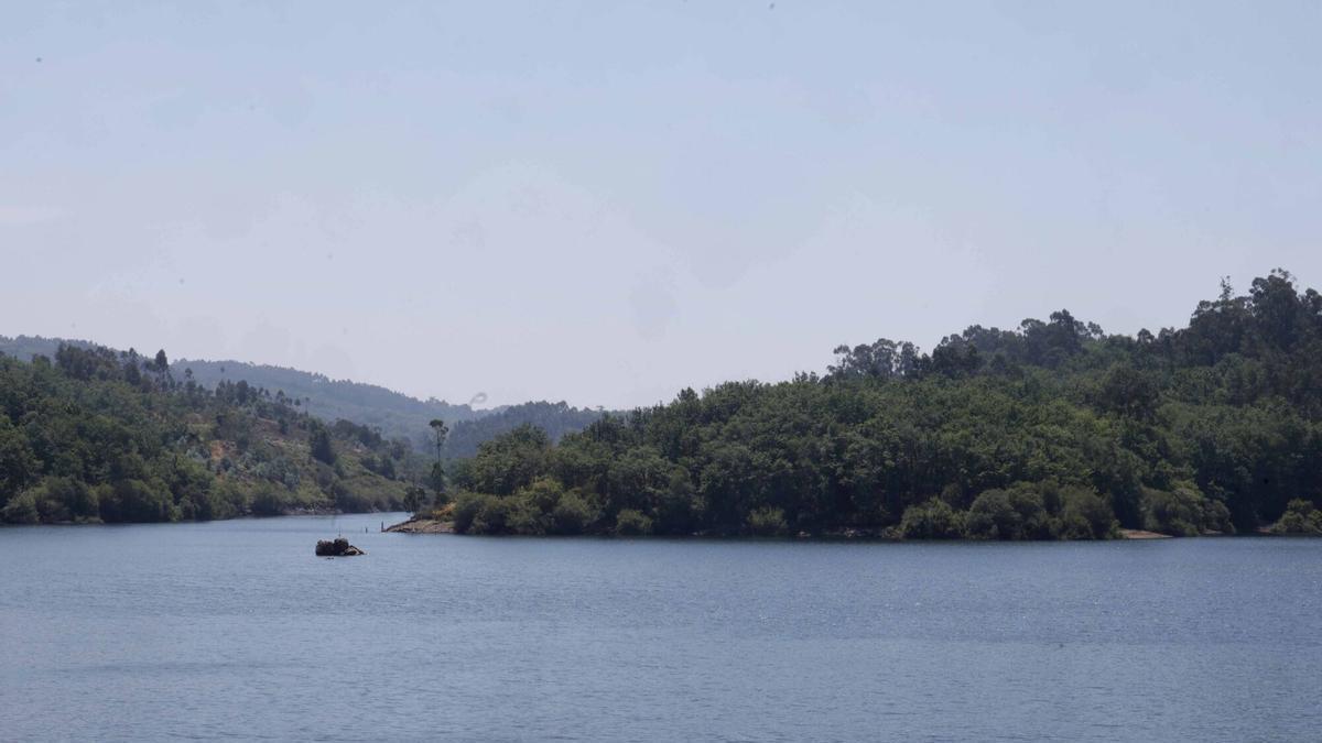 Estado actual del embalse de Eiras en Fornelos de Montes, a 9 de julio de 2026 en prealerta por sequía