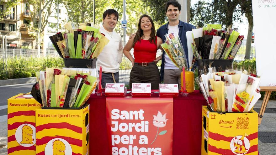 Iñaki Morton, Ari Cuffi y Javi Núñez, esta mañana en el primer Sant Jordi para solteros.